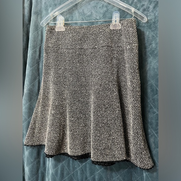 Women's Express Size 0 Pull On Textured Fabric Mini Skirt Black and White - Picture 4 of 5